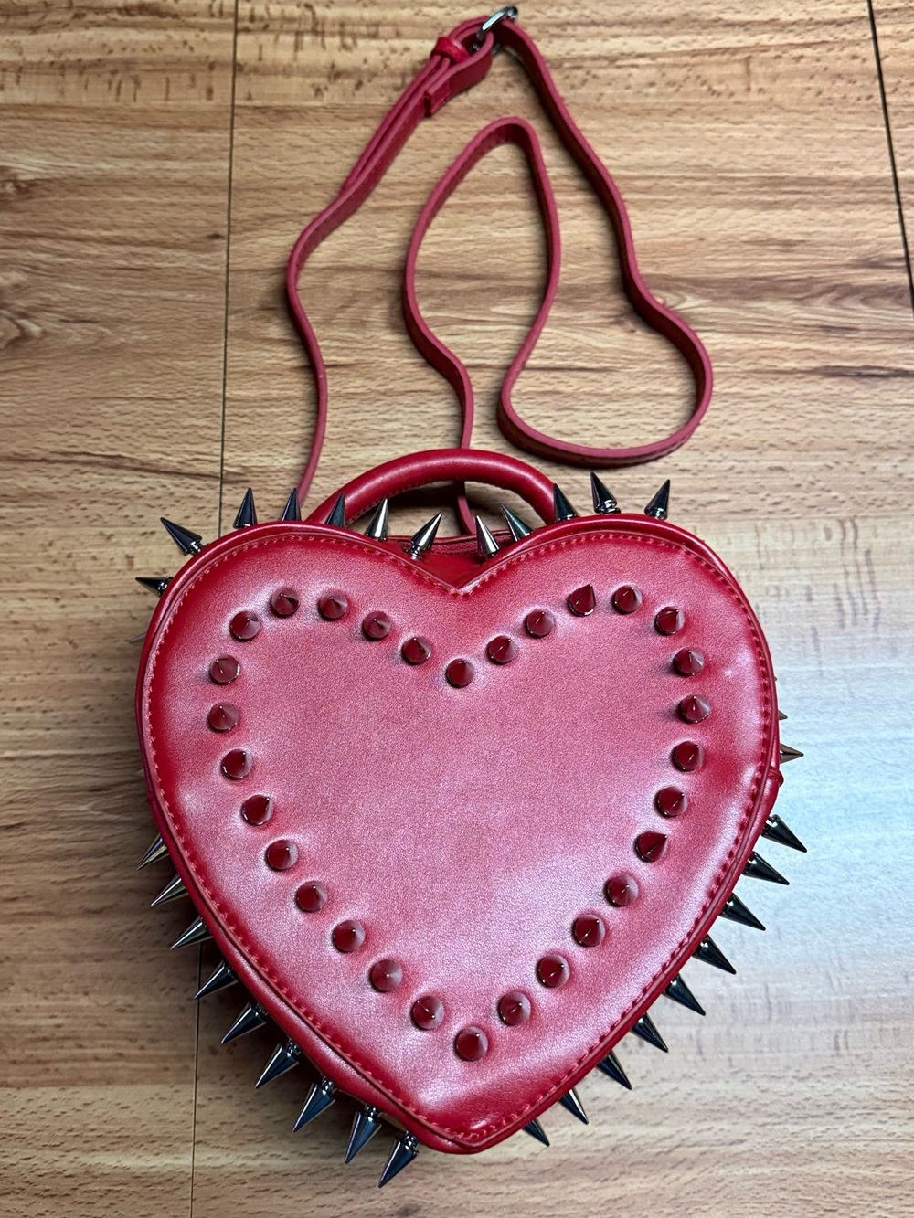 Spikes Studded Heart-Shaped Crossbody Bag purse Black or Red - Picture 7 of 10